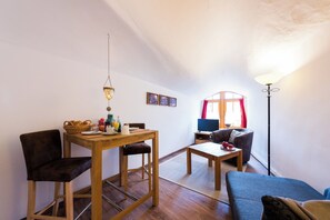 TV, books, stereo - Vacation in the Harz Mountains the special ****Holiday apartments Burgfee im Zwinger in Goslar (Goslar)