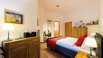 Zimmersafe, Bügeleisen/Bügelbrett, kostenloses WLAN, Bettwäsche