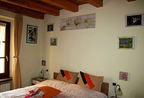 1 chambre, fer et planche à repasser, lit parapluie, Wi-Fi gratuit