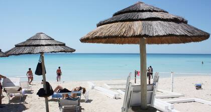 Ferienwohnung in Torre Lapillo, 2 Schlafzimmer, ausgestattete Terrasse
