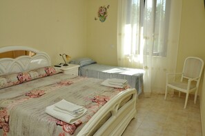 Chambre Triple | Wi-Fi gratuit, draps fournis