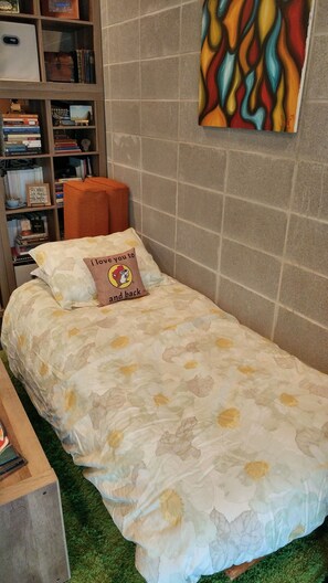 1 bedroom, desk, iron/ironing board, WiFi