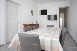 Dining - Casa Leda, 10 metres from the beach (TL14) (Torre Lapillo)