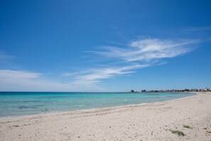 Una playa cerca