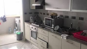 Apartment, 3 Bedrooms, Ocean View | Private kitchen | Fridge, microwave, oven, stovetop