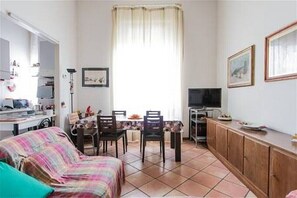 Smart TV, DVD player, books