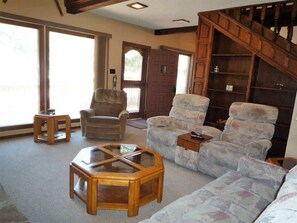 TV, fireplace, offices - Timberline (Ruidoso)