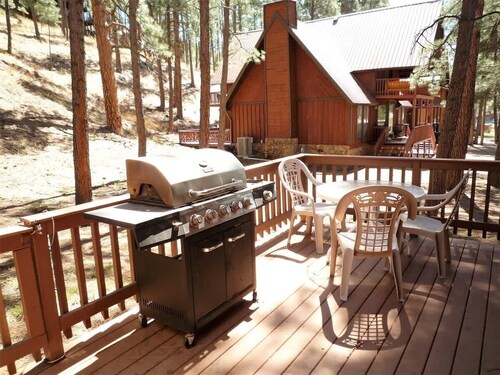 Timberline Cabin - Cozy Cabins Real Estate, LLC.