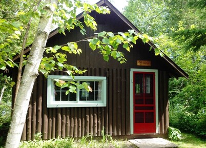 Cottage con Encanto en el lago >> Playa ~ Kayaks ~ Alquiler de pontones ~ Wifi ~ SUP Board ~ Tranquilo