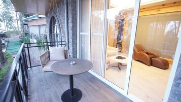 Elite studio suite, uitzicht op vallei | Balkon