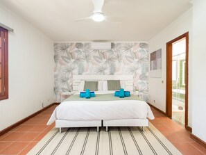 6 chambres, coffre-fort, fer et planche à repasser, lit de bébé portatif