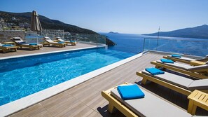 A heated pool - Blue Butterfly Maximizes the Impact of the Superb Views Over Kalkan bay (Kalkan)
