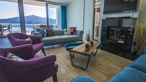 Smart TV, fireplace, video game console, DVD player - Blue Butterfly Maximizes the Impact of the Superb Views Over Kalkan bay (Kalkan)