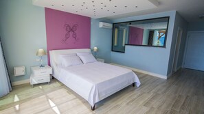 7 chambres, fer et planche à repasser, lit de bébé portatif