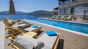 A heated pool - Blue Butterfly Maximizes the Impact of the Superb Views Over Kalkan bay (Kalkan)