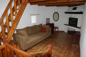 Ping pong - Thyme Holiday home, Lovely converted Pigeonnier, self-catering holidays, Tarn, (Cambounès)