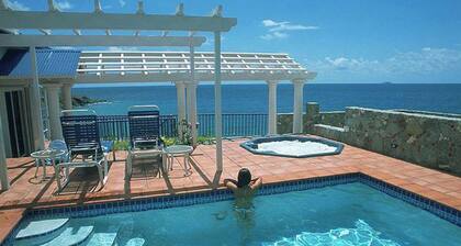 Beachfront Bliss: Pool, Hot Tub, A/C, and the Relaxing Sounds of the Surf!