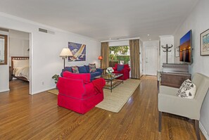 3 habitaciones, tabla de planchar con plancha y cuna de viaje 