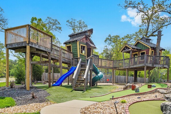 Children's area - Free Amenities~ 8Bed Lakefront Lodge 8~POOL/LAZY RIVER~2 miles to SDC~Dock (Branson)