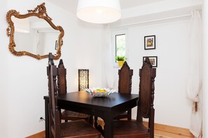 Dining - SantoSweethome 4B Lisboa (Lisbon)