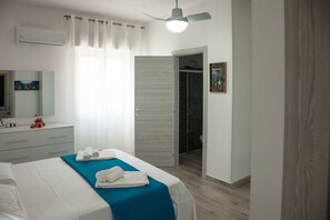 5 habitaciones, tabla de planchar con plancha, wifi y ropa de cama