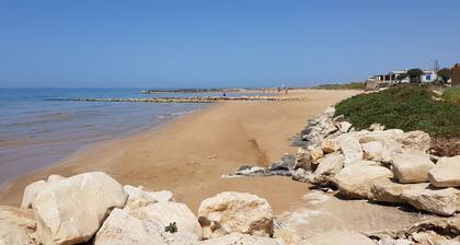 VILLA EDERA, avec piscine, prĂšs de la mer, jardin