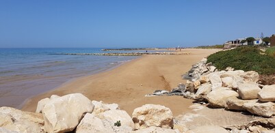 Comfortable villa with pool, close to the beach