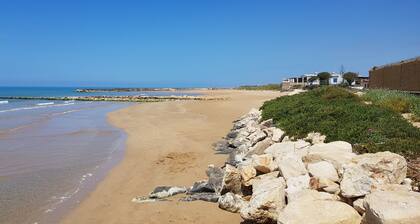 Comfortable villa with pool, close to the beach