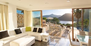 Smart-tv, dvd-spelare, ett bordtennisbord och böcker