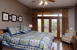 4 bedrooms, desk, iron/ironing board, WiFi - Downtown Boyne City on Boyne River - 4 BR/4 Full BA - 3,800 sq ft. - Sleeps 13 (Boyne City)