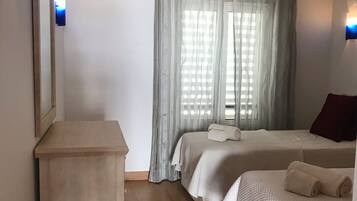 2 bedrooms, iron/ironing board, free WiFi, bed sheets