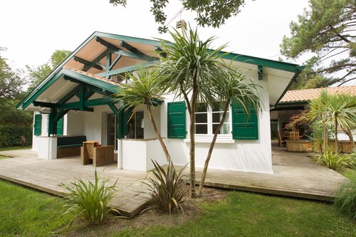 Beautiful, quiet villa, 5 minutes' walk from the ocean