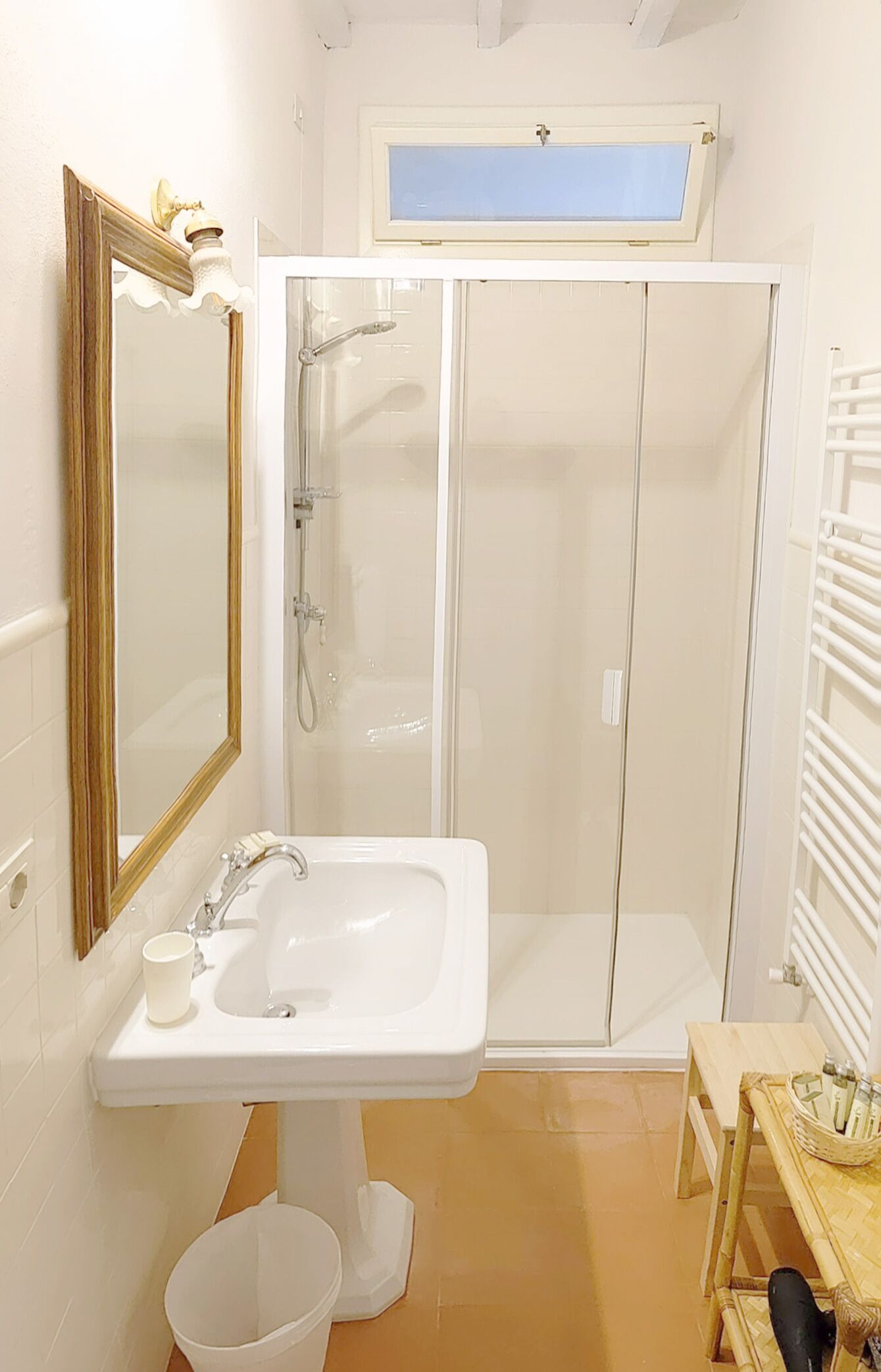 Dalia and Luca shared bathroom