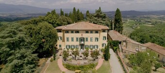 Exclusive Villa 18th century, with pool. Fine winery in Chianti central Tuscany