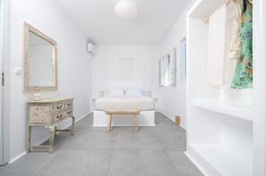 11 bedrooms, iron/ironing board, free WiFi, bed sheets - Seaside Naxos • 3 Villas • 2 Private Pools • 11BDR/10 BATH • Sleeps 28 (Naxos)