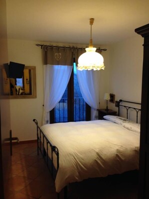 3 bedrooms, iron/ironing board, bed sheets