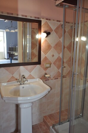 Hair dryer, towels, toilet paper - Apartments of Villa Elizabeth A2 4 beds (Milazzo)