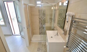 シャワー付き浴槽