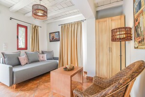 TV - Superior Suite with Sea View / Varos Village Boutique Hotel (Lemnos)