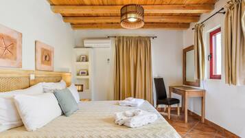 2 bedrooms, in-room safe, desk, iron/ironing board