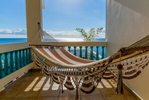 Property grounds - Sunset Paradise Villas - Oceanfront - Rincon - 50 guests - Private Infinity Pool (Rincon)
