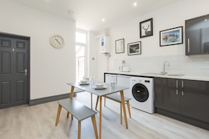 Miscellaneous - Townhouse @ 58 Brooklyn St - Crewe (Crewe)