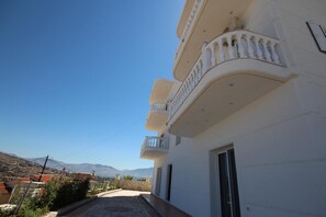 Exterior detail - Vila Sulozeqi (Sarandë)