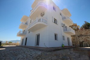 Front of property - Vila Sulozeqi (Sarandë)
