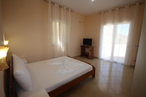 Apartment, 1 Bedroom | 1 bedroom, desk, iron/ironing board, free WiFi - Vila Sulozeqi (Sarandë)