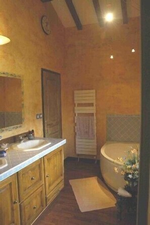 Combined shower/bathtub, hair dryer, towels - House for  9-10 people to expose full south on the skiable field of Montalbert (Aime-La-Plagne)