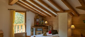House for 9-10 people to expose full south on the skiable field of Montalbert