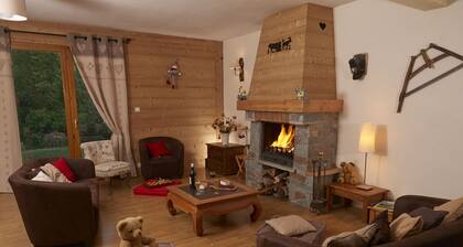 House for 9-10 people to expose full south on the skiable field of Montalbert