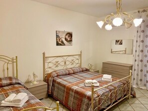 5 bedrooms, desk, iron/ironing board, free WiFi