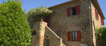 Villa il Giuggiolo, ancient country house with pool at Azienda Fontelunga